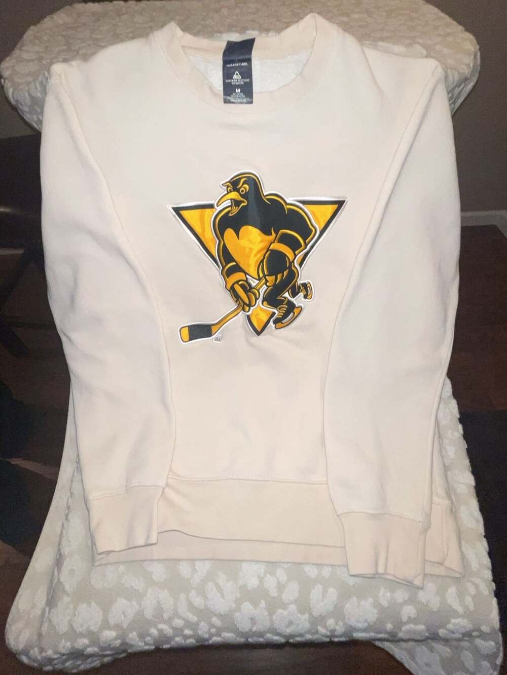 J. America Pittsburgh Penguins NHL Crew Neck Sweatshirt Medium